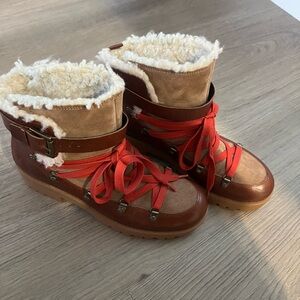 Women's Shearling-Lined Boots with Red Laces